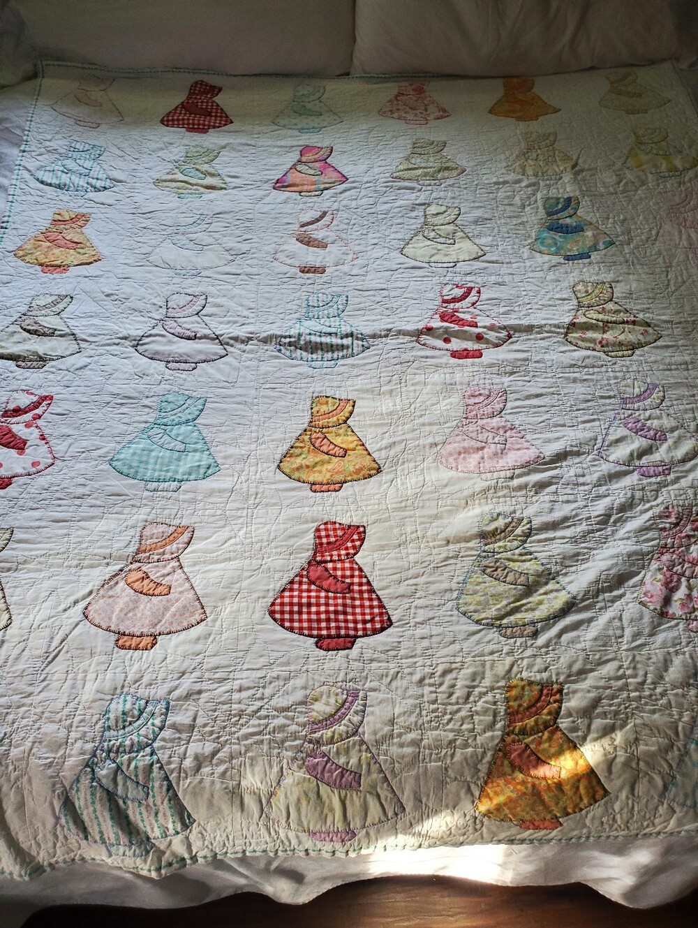 Sun Bonnet Sue - Hollie Hobbie - Vintage Patchwork Quilt - Cottagecore Bedding